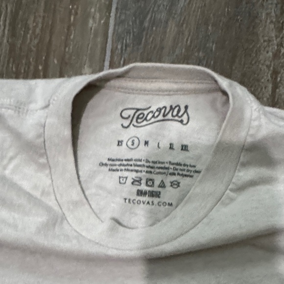 Tecovas SOLD OUT Light Gray T-Shirt with Mountain Graphic - Picture 3 of 6